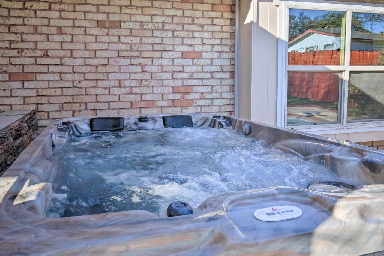 San Antonio Oasis With Hot Tub, Pool And Outdoor Bar! 빌라 외부 사진